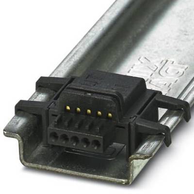 Elektryczna wtyczka z wieloma stykami jest zamontowana na metalowej powierzchni, gotowa do podłączenia przewodu.