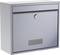 Elegancka, szara metalowa skrzynka pocztowa z otworem na klucz i przezroczystym uchwytem na tabliczkę z nazwiskiem u dołu. Idealna do bezpiecznego zbierania korespondencji.