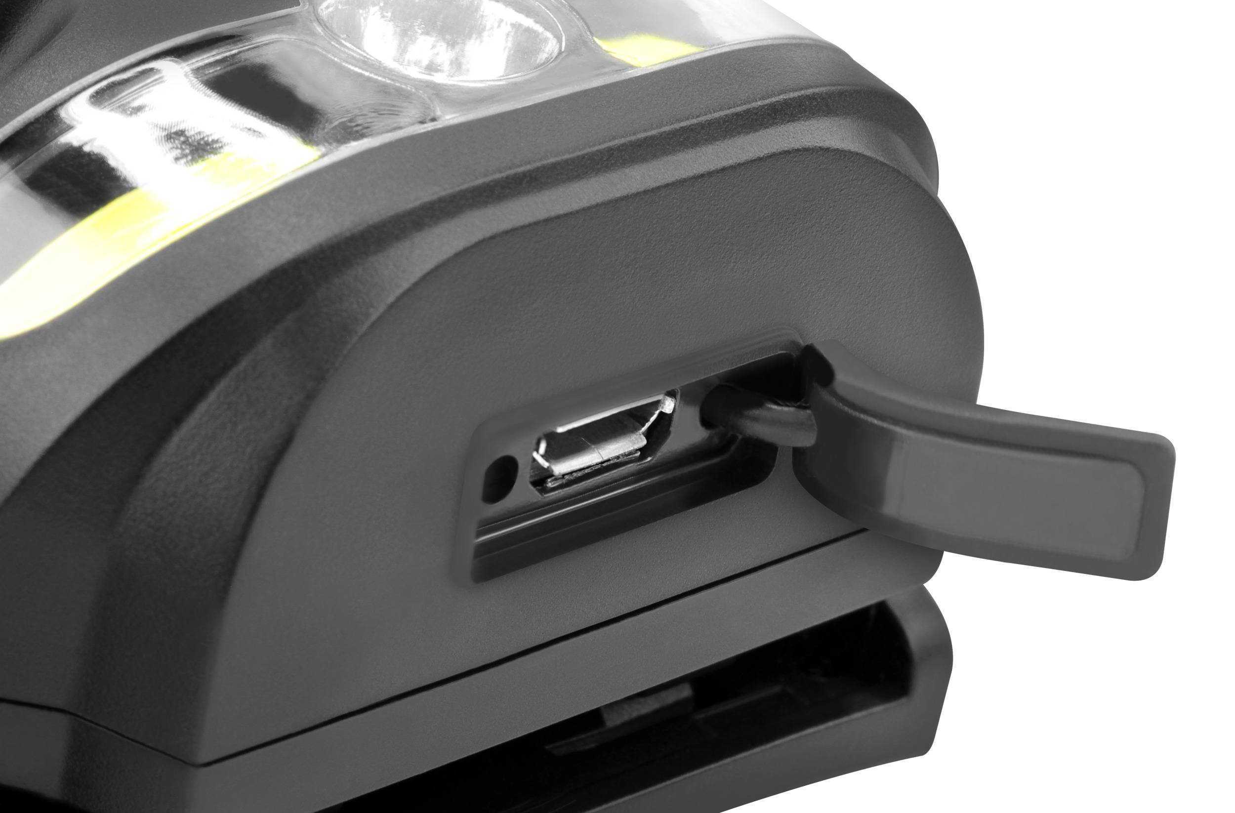 Zbliżenie złącza ładowania urządzenia elektronicznego. Plastikowa pokrywa jest odsunięta na bok, odsłaniając gniazdo ładowania.