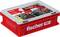 Czerwone pudełko z tworzywa sztucznego firmy 'fischer' z przezroczystą pokrywką. Zawiera 25 kołków 'fischer'. Zdjęcie reklamowe z przykładem zastosowania na pokrywie.