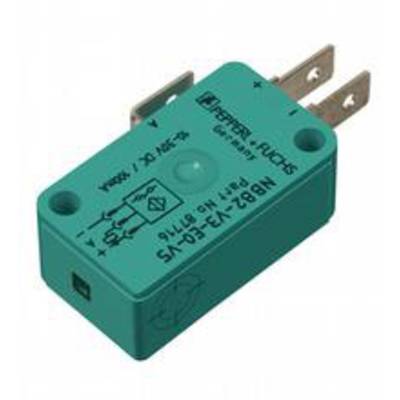 Prostokątny czujnik marki Pepperl+Fuchs, model NBB2-V3-E2-V5, z zieloną obudową i złączami elektrycznymi.