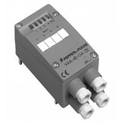 Elektryczne urządzenie sterujące z trzema złączami kablowymi i pokrętłem regulacyjnym, z napisem producenta 'Pepperl+Fuchs VAA-4E-G4-ZE'.