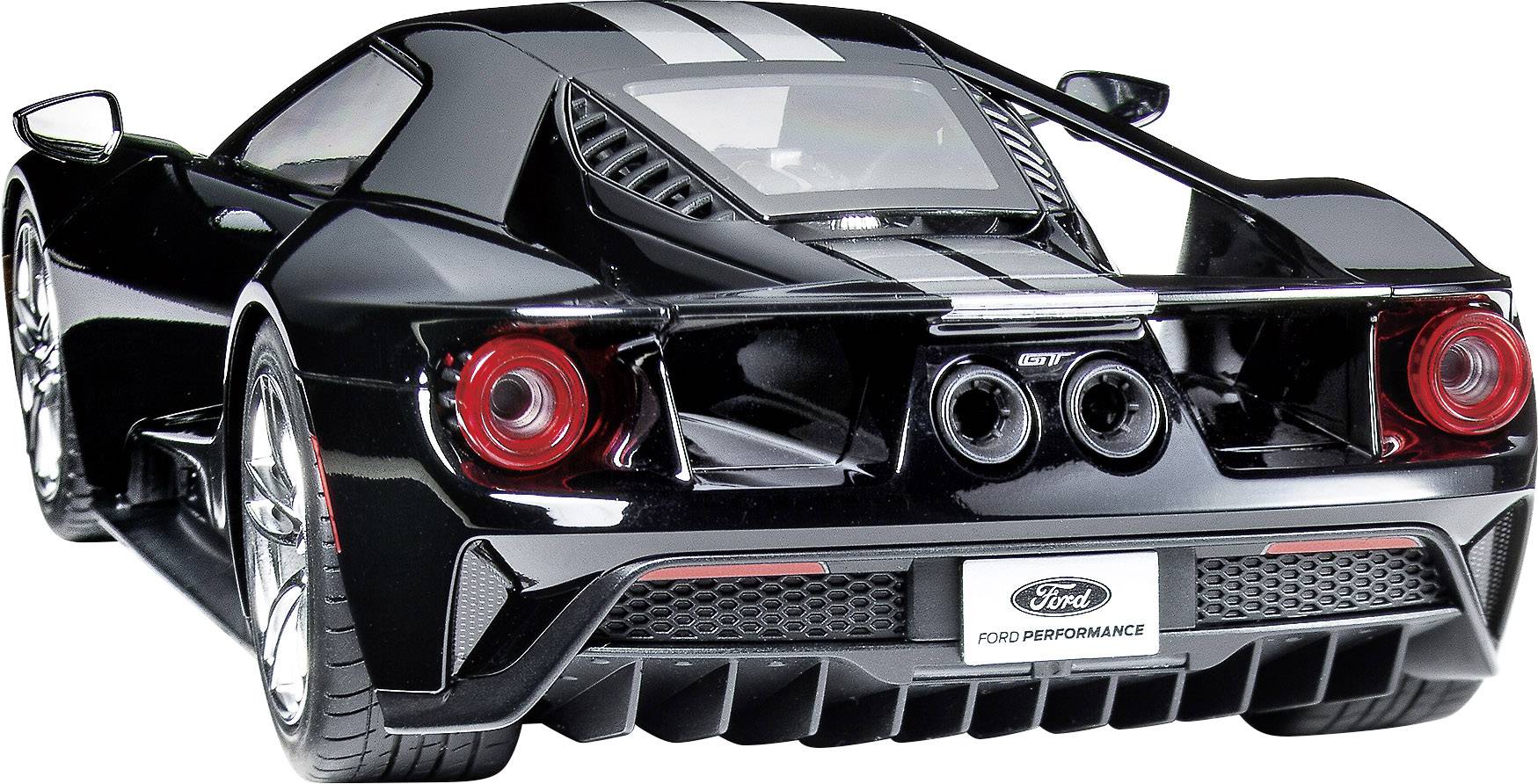Czarny samochód sportowy widziany od tyłu. Samochód posiada charakterystyczne tylne lampy, dwa końcówki wydechu i tablicę rejestracyjną Ford Performance.