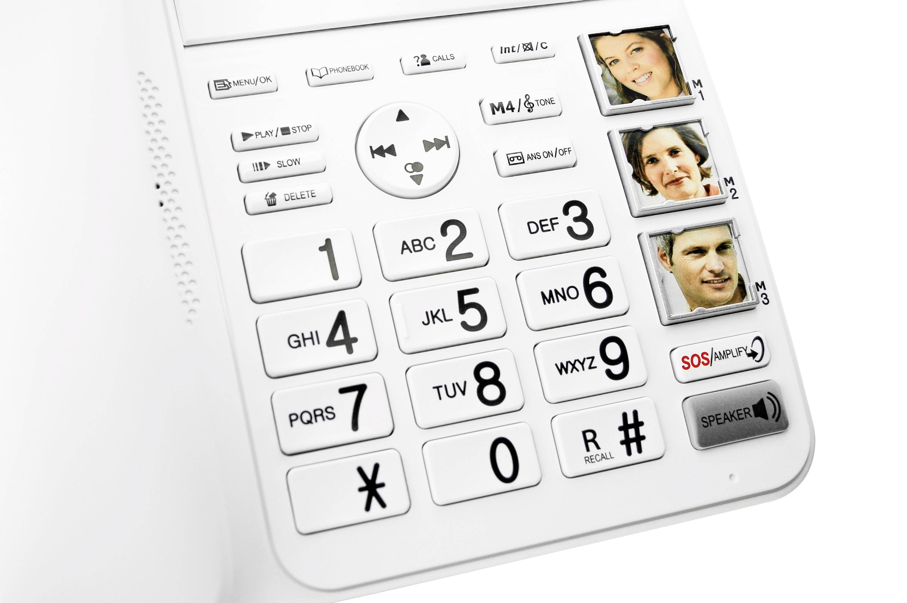 Biały telefon z dużymi przyciskami i obrazkami na skrótach wybierania, pokazujący trzy portrety osób do prostego dzwonienia.