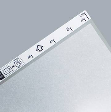 Stos papieru z zakładkami w różnych rozmiarach od A4 do A6 na jasnym tle.