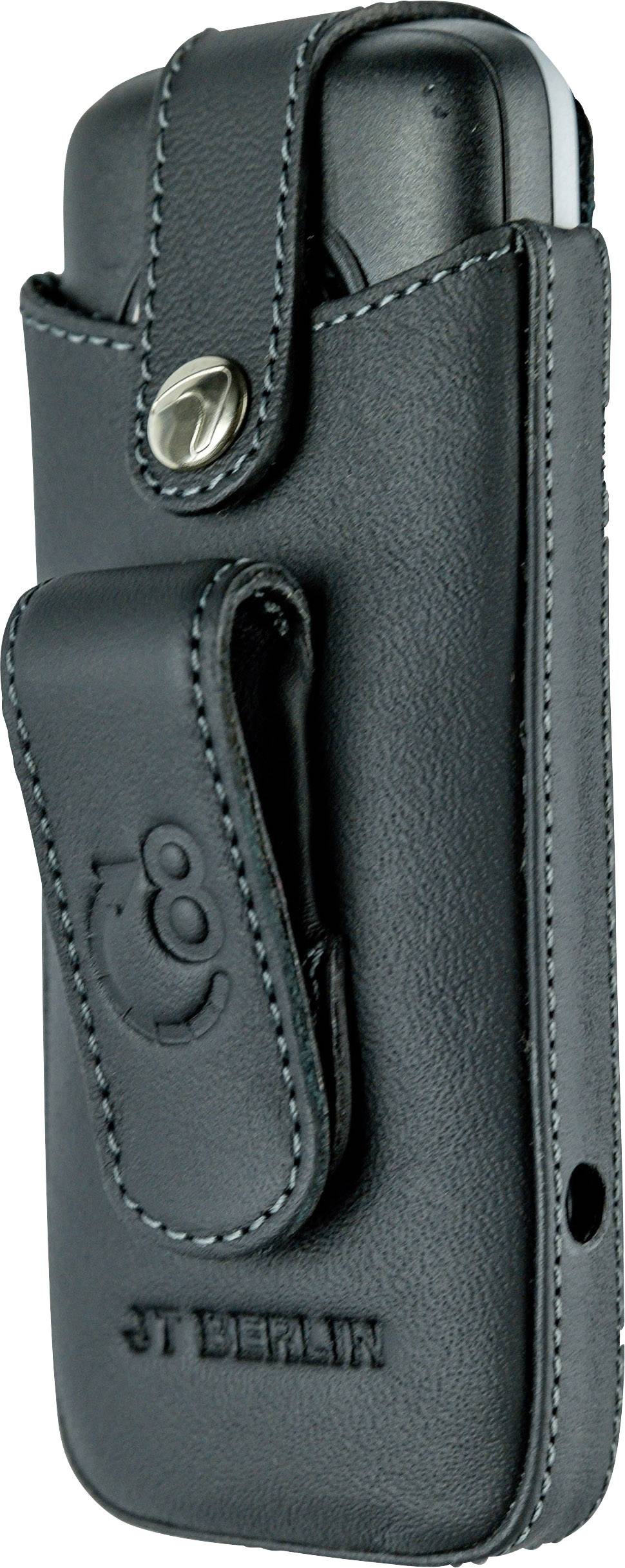 Czarna skórzana torba na telefon komórkowy z wyhaftowanym logo 'JT Berlin'.