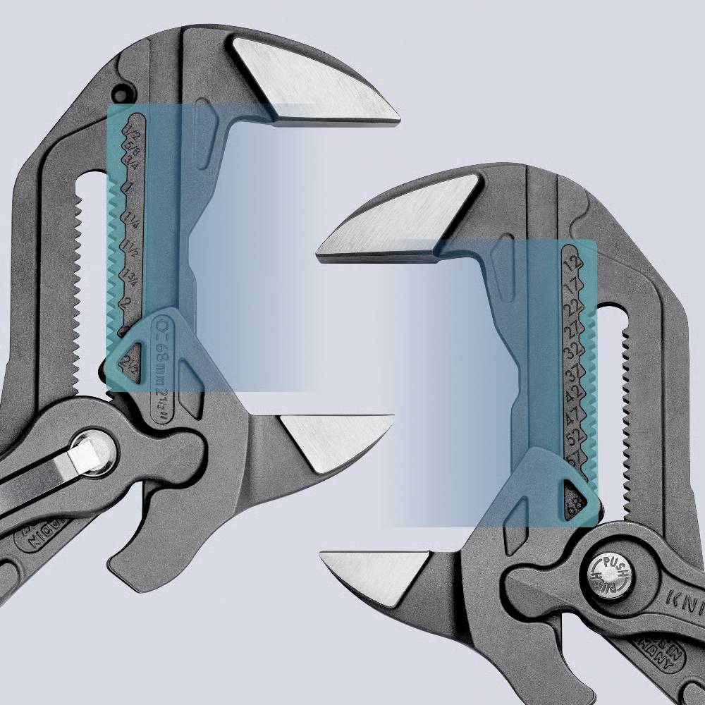 Dwie regulowane klucze do rur w zbliżeniu, pokazujące strukturę zębów i mechanizm uchwytu. Tło w jasnym błękicie.