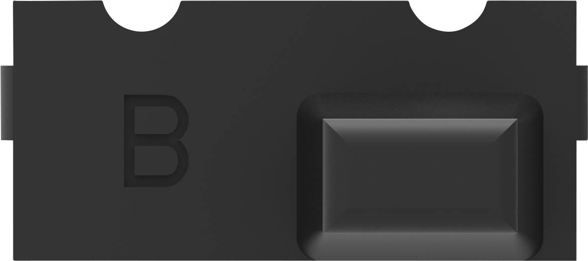 Czarny plastikowy czujnik dymu o prostokątnym kształcie, z wypukłym przyciskiem i wygrawerowaną literą 'B' na powierzchni.