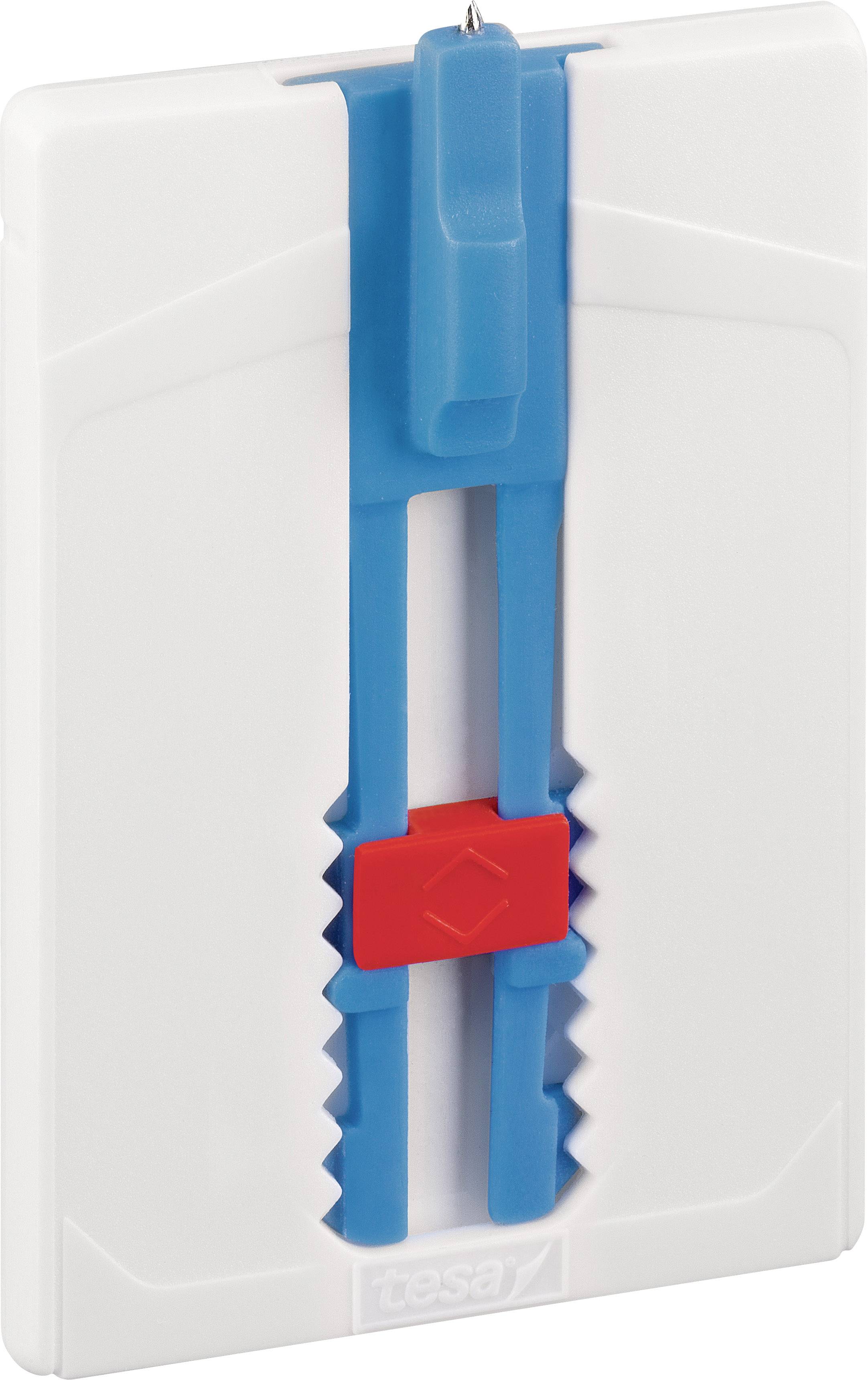 Biała plastikowa wieszaczka z niebieskim mechanizmem przesuwnym i czerwonym elementem blokującym, przeznaczona do zawieszania na ścianach.