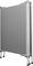 'Szara, składana tablica na kółkach, złożona pionowo. Odpowiednia do prowadzenia konferencji lub prezentacji. Rama wykonana z srebrnego metalu.'
