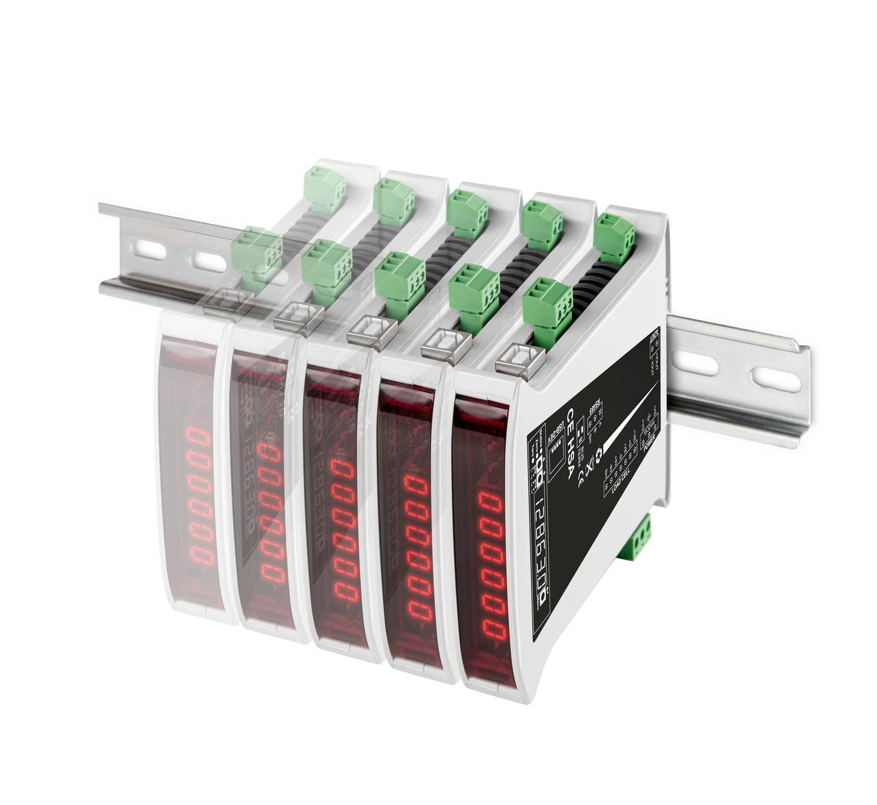 Modułowe urządzenie elektroniczne z wyświetlaczem cyfrowym, zamontowane na szynie DIN. Wyświetla czerwone cyfry i posiada zielone zaciski przyłączeniowe.