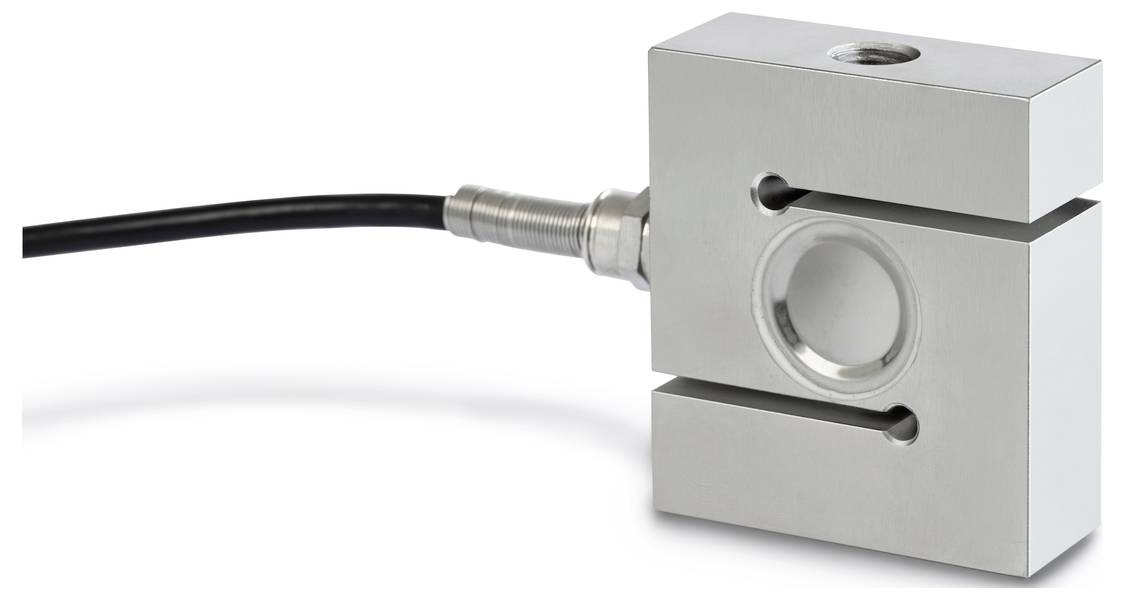 Metalowy czujnik w kształcie litery S z przewodem, stosowany do pomiaru siły lub ciężaru w zastosowaniach przemysłowych.