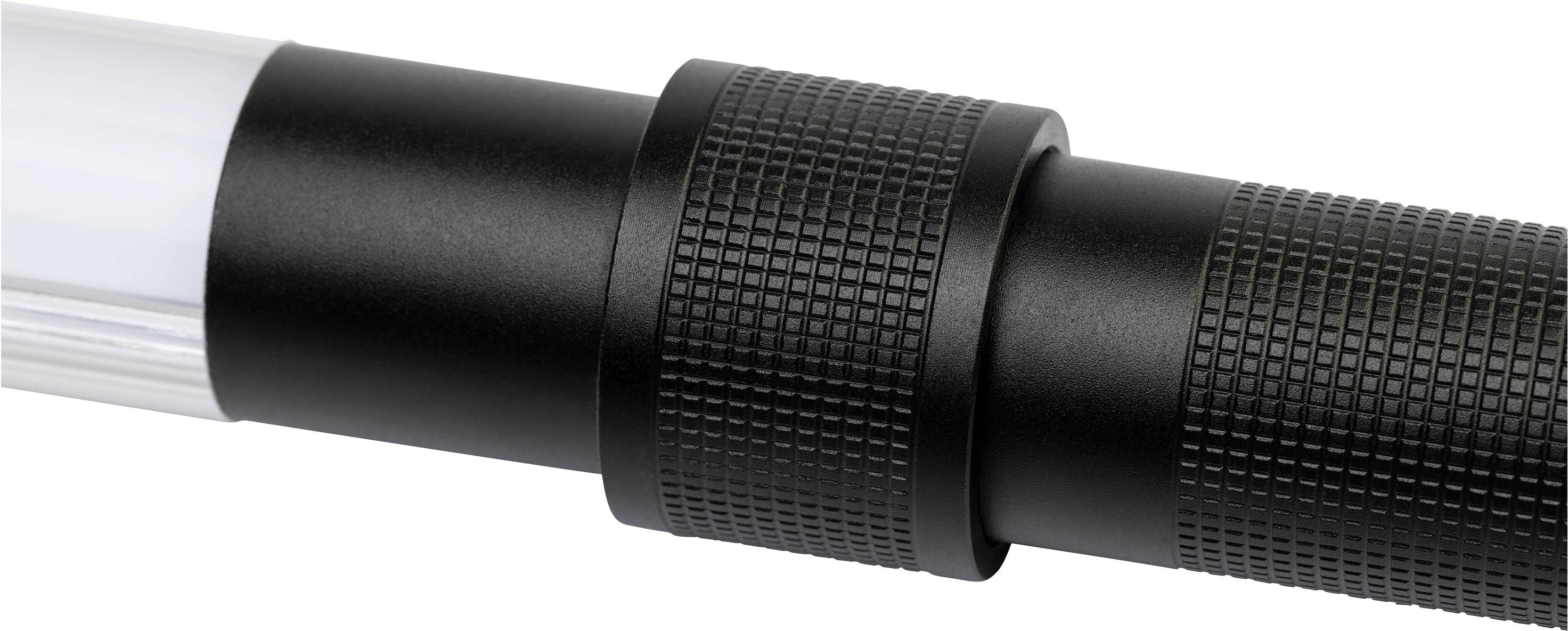 Czarny, żebrowany rurowy element, prawdopodobnie część statywu lub uchwytu. Tło jest neutralne.