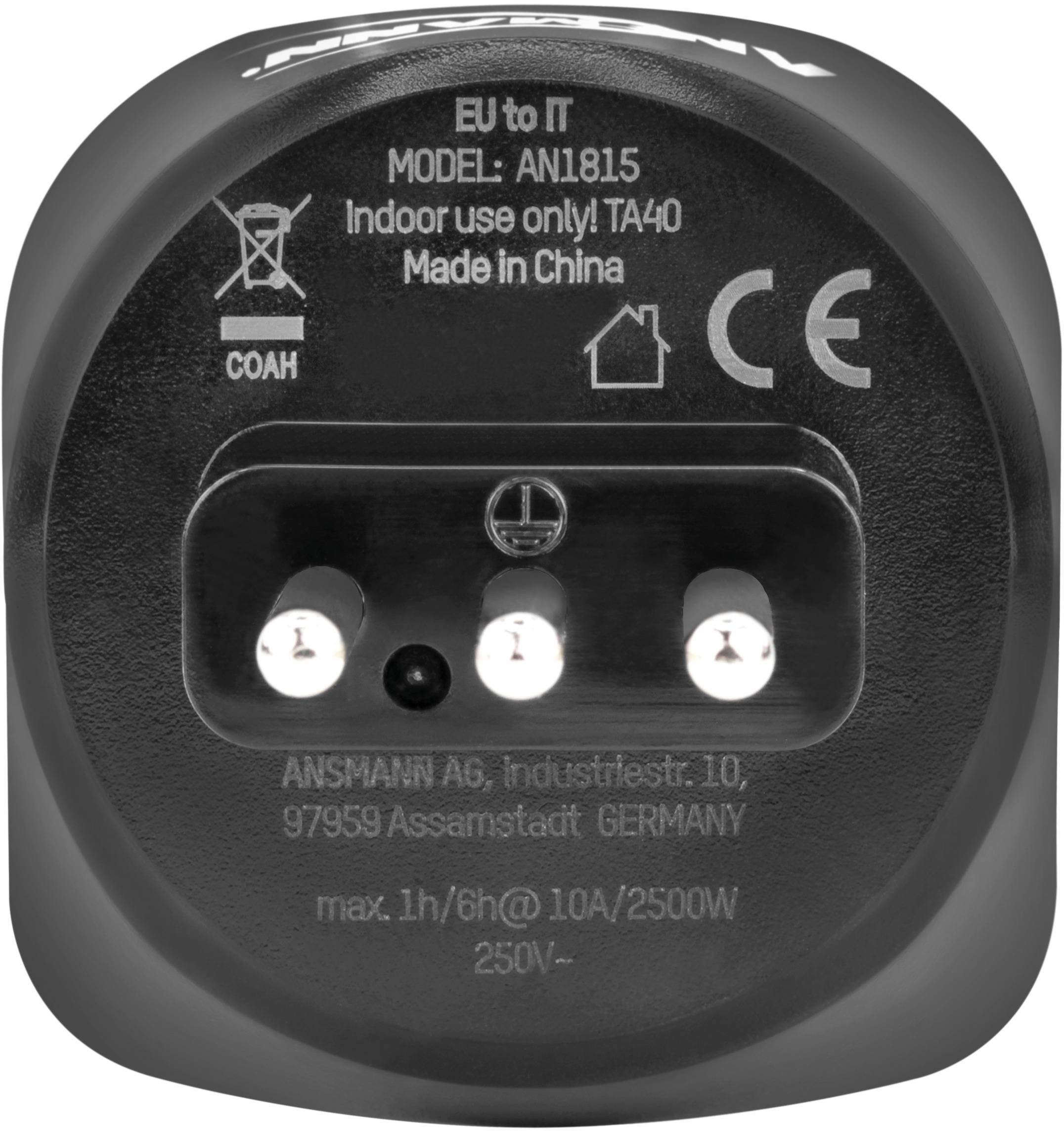 Widok z tyłu czarnego adaptera elektrycznego z oznaczeniami CE i RoHS. Napisy: 'EU to IT', 'Model: AN1815', 'Made in China'.