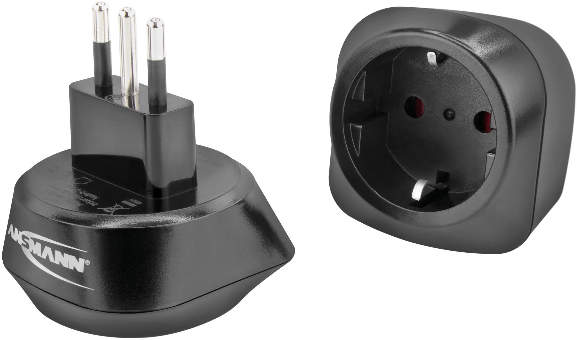 Czarny, okrągły adapter podróżny do niemieckich gniazdek elektrycznych, przedstawiający widok z przodu i tyłu. Adapter kompatybilny z różnymi rodzajami wtyczek.