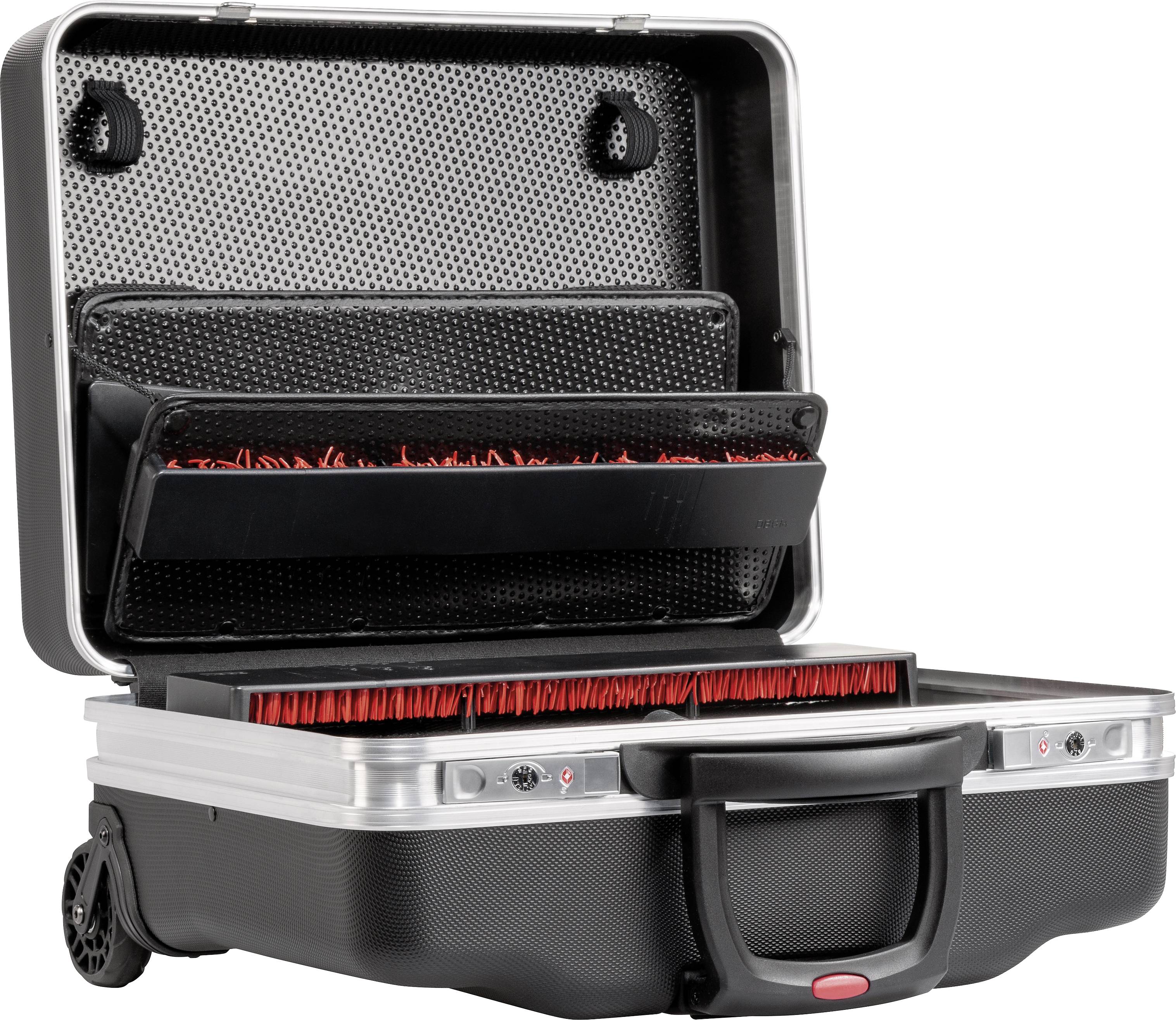 Otwarty, czarny walizka na kółkach z wieloma przegrodami i czerwonymi paskami wewnątrz, odpowiednia do transportu urządzeń lub narzędzi.