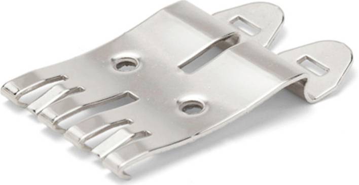 Metalowa płyta z otworami i zagiętymi krawędziami, prawdopodobnie element systemu mocowania lub montażu.