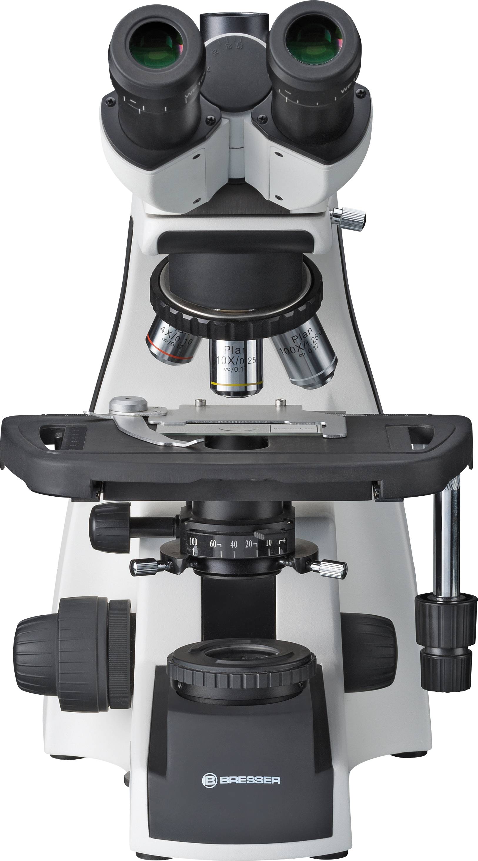 Białe mikroskop z wieloma obiektywami i pokrętłem ostrzenia, przeznaczony do badań naukowych.