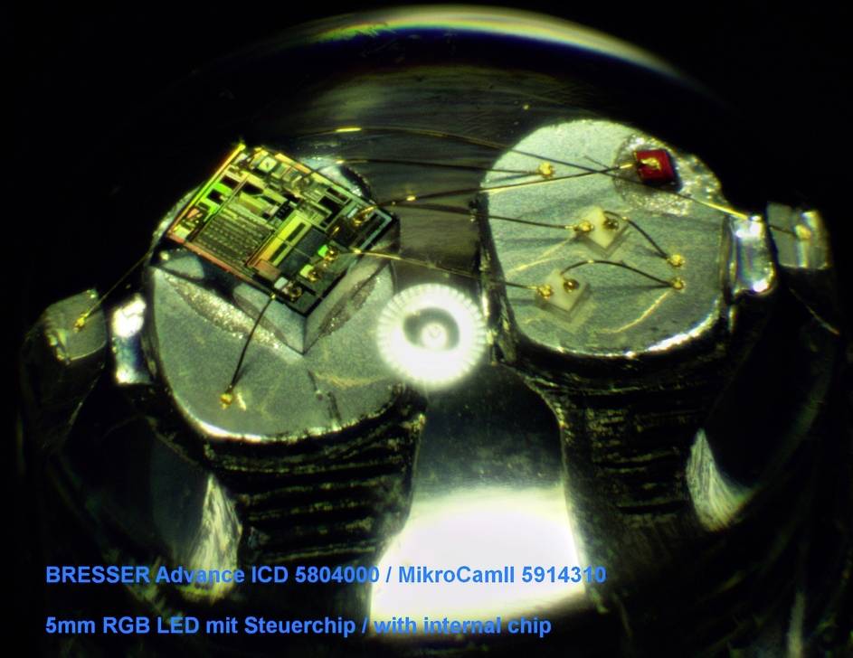 Zbliżenie 5-milimetrowej diody LED RGB z układem sterującym. Miniaturowe przewody łączą układ scalony z diodą LED. Oznaczenie produktu: BRESSER Advance ICD.