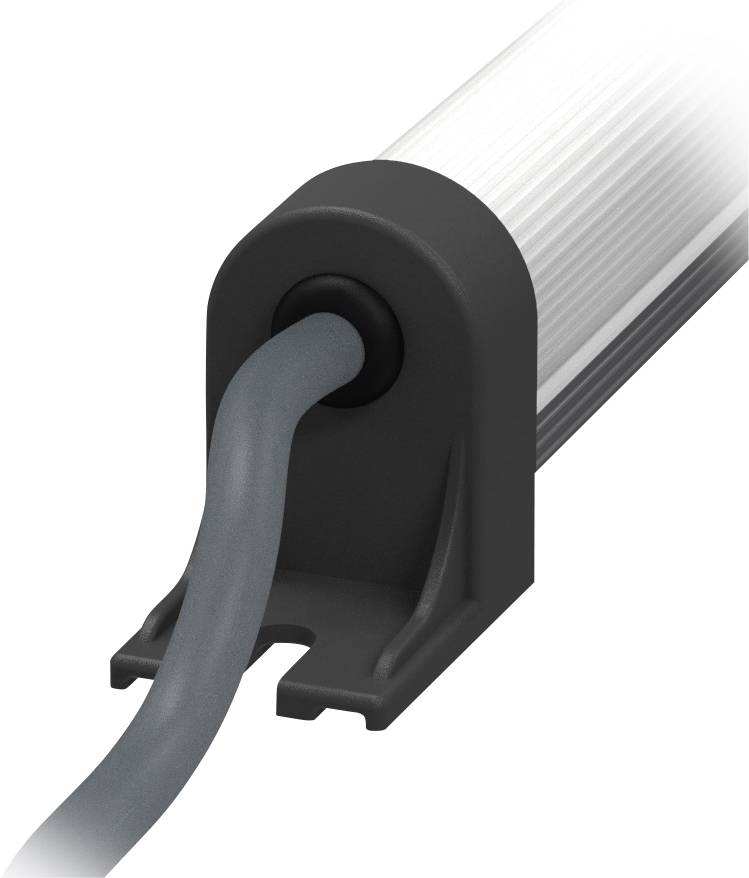 Czarny przewód podłączony jest do srebrnego, cylindrycznego obiektu, który prawdopodobnie stanowi element jakiegoś urządzenia technicznego.