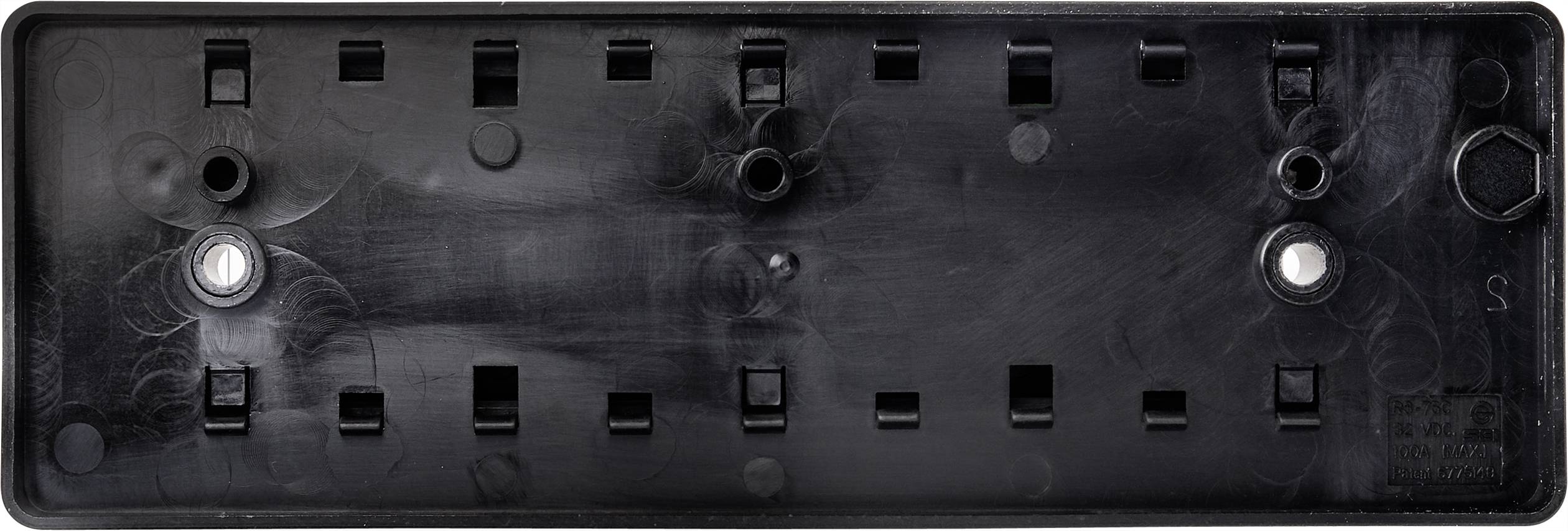 Czarna, prostokątna plastikowa podstawa z otworami mocującymi do zamontowania na powierzchni.