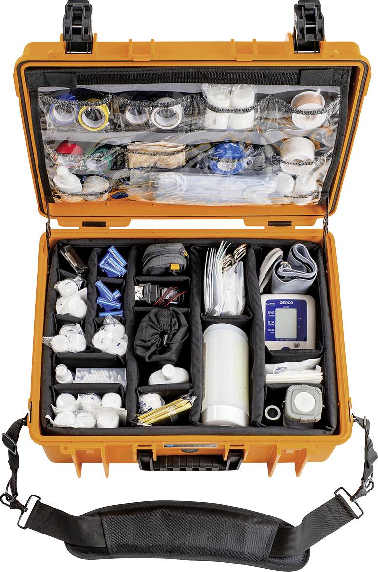 Otwarty pomarańczowy kuferek pierwszej pomocy prezentuje ułożony profesjonalnie sprzęt medyczny, taki jak plastry, bandaże oraz ciśnieniomierz.