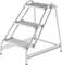 Metalowa drabina trzystopniowa. Wygięte uchwyty zapewniają dodatkowe podparcie i stabilność. Idealna do zastosowań przemysłowych.