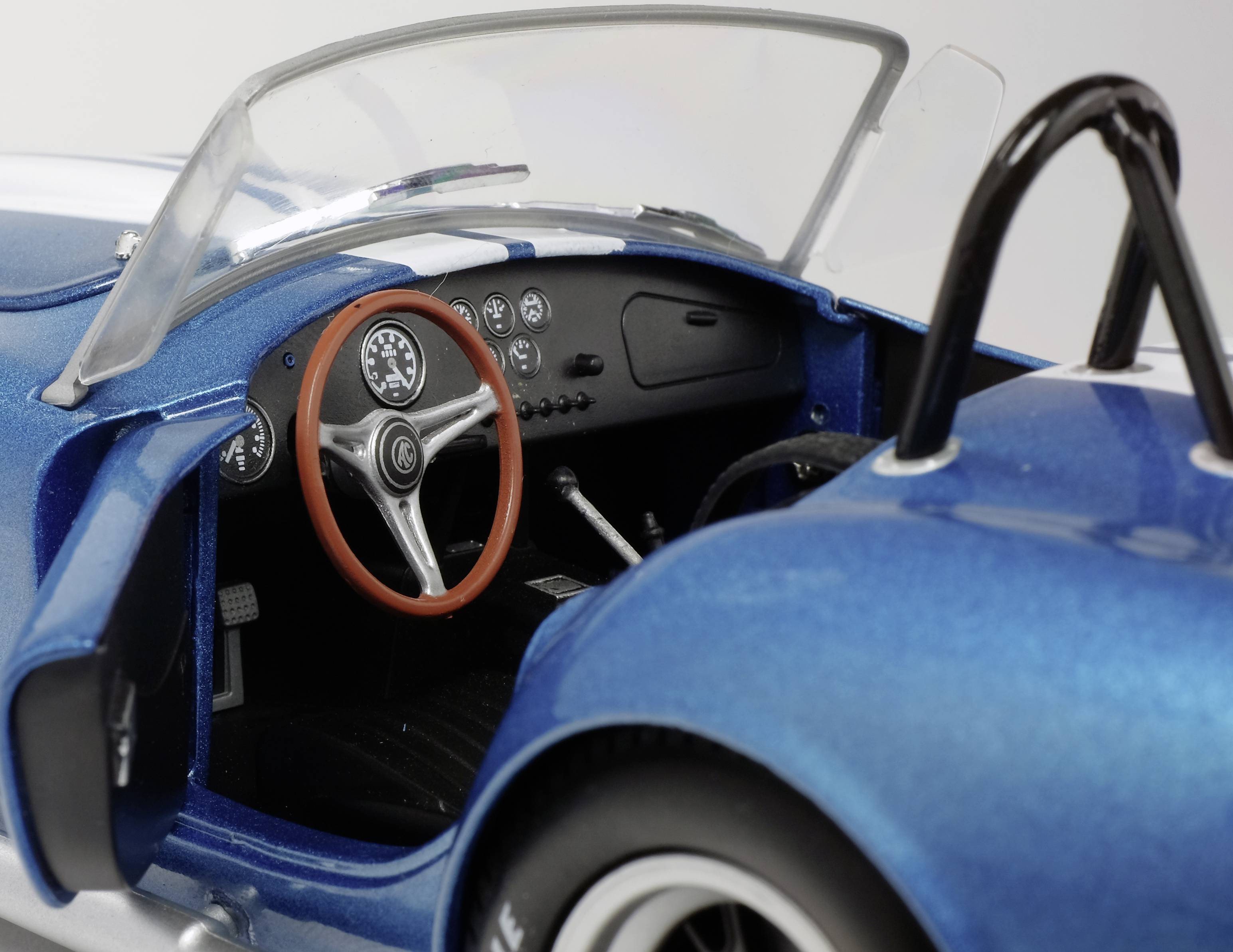 SOLIDO AC COBRA 427 MK.2メタリックブルー 1/18 Amazon.co.jp: ,ソリド 1/18 AC コブラ 427 MkII メタリック