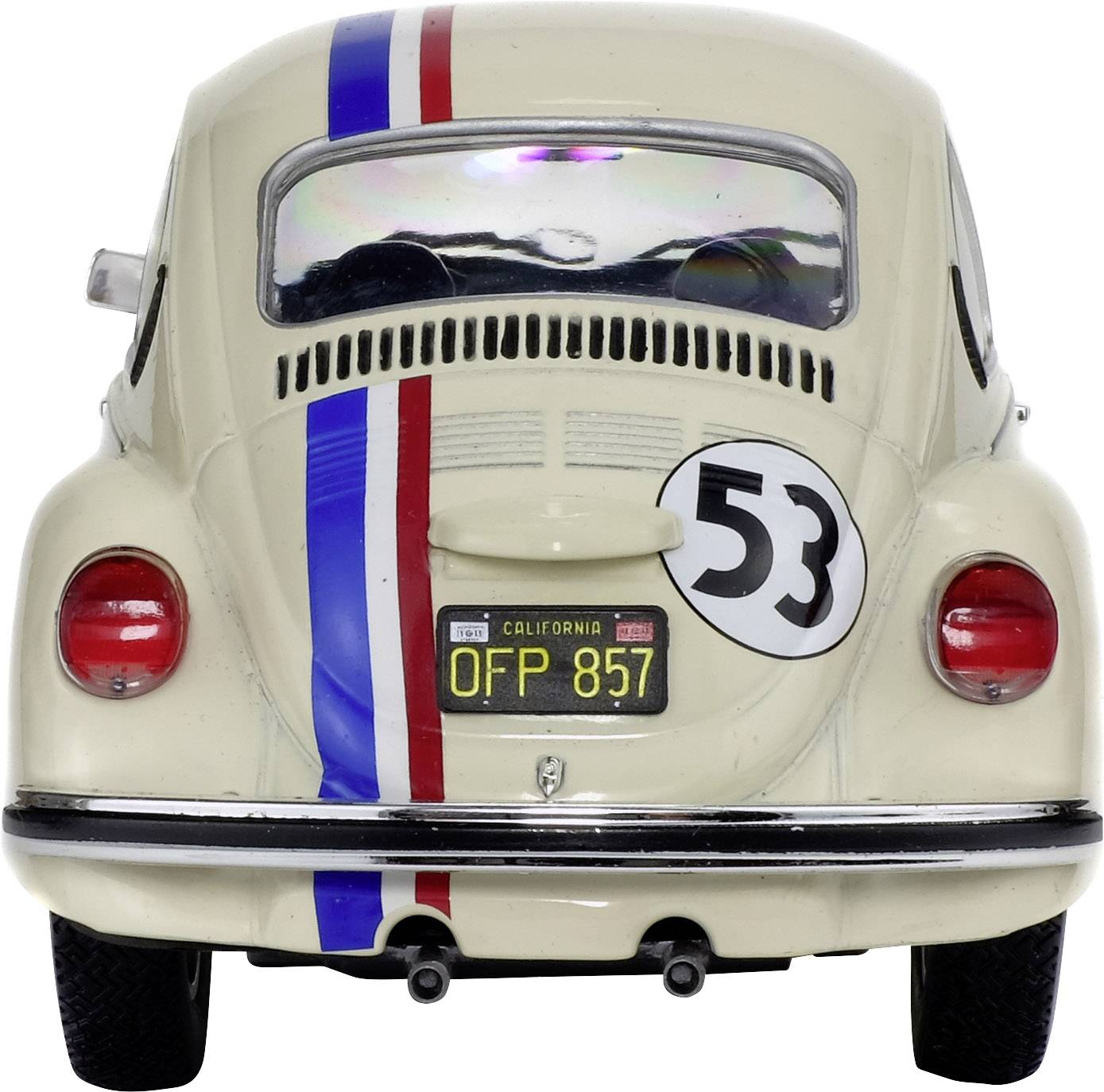 Kremowy volkswagen garbus z niebieskimi i czerwonymi paskami oraz numerem '53' jest widoczny od tyłu. Kalifornijska tablica rejestracyjna 'OFP 857'.