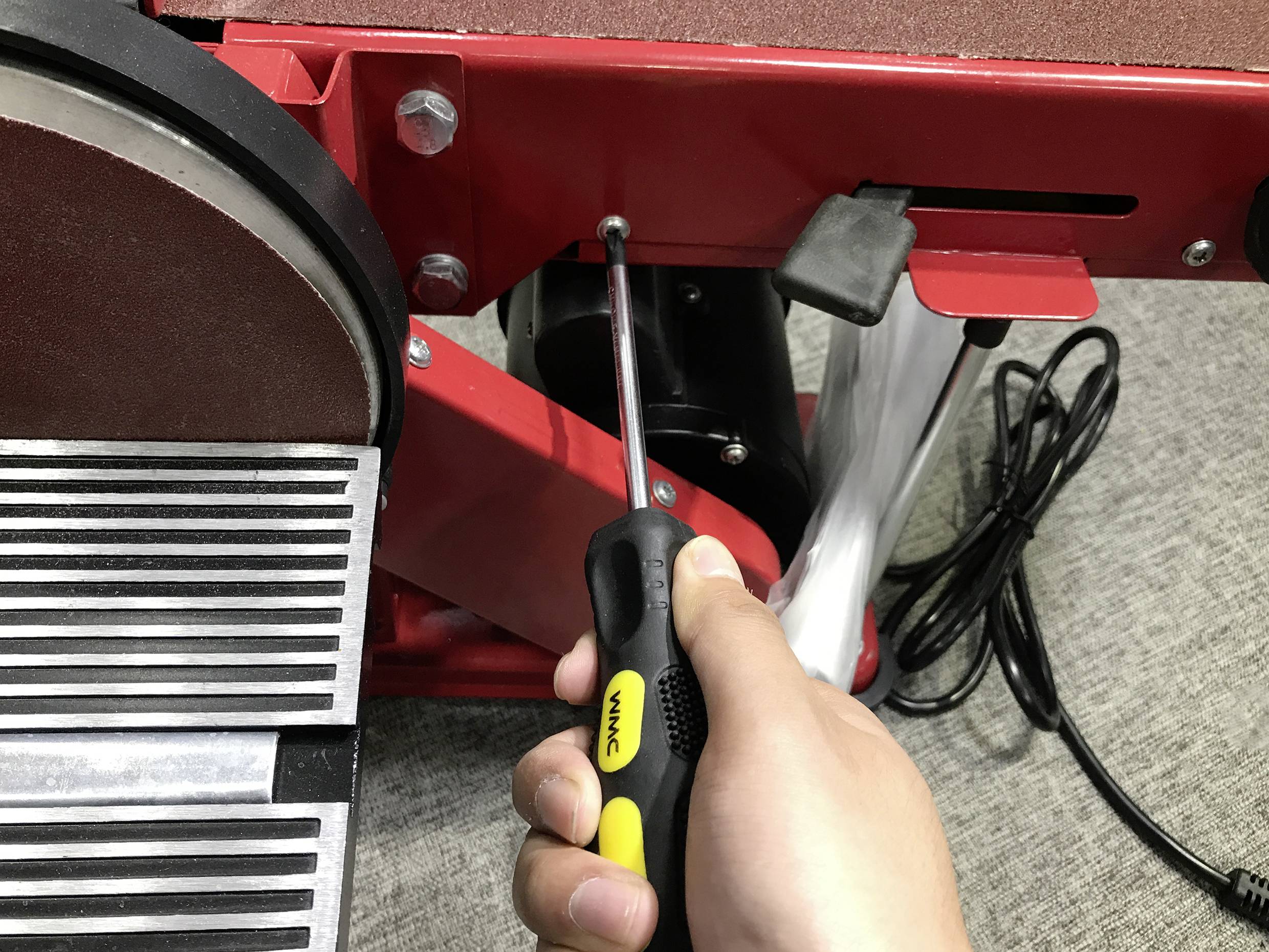 Walizka narzędziowa na kółkach z wyposażeniem WMC Tools 2274813-11