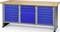 Stół warsztatowy z drewnianym blatem, pod spodem niebieski schowek z wieloma szufladami i szafką pośrodku.