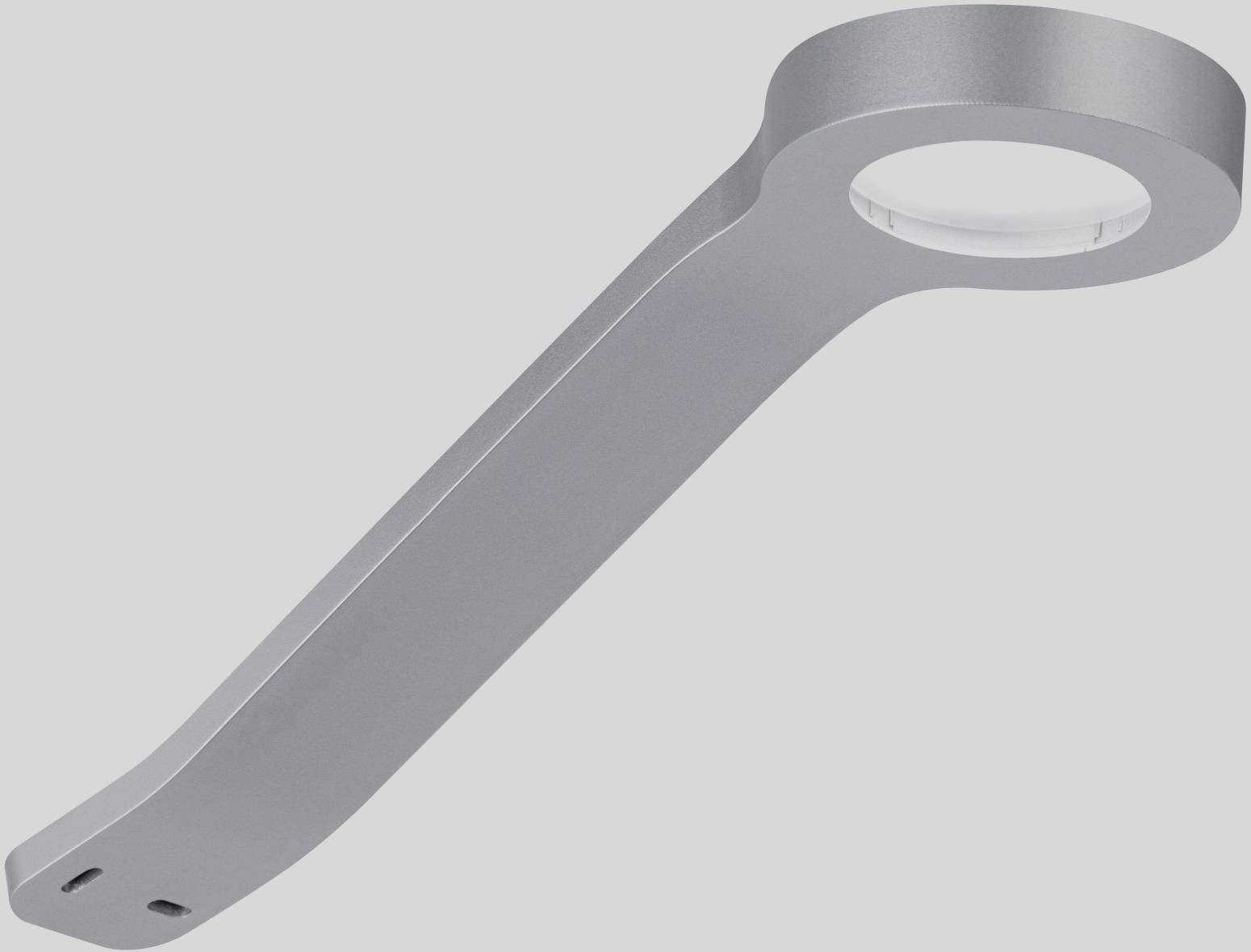 Nowoczesna, srebrna lampa LED o smukłej, zakrzywionej linii, nadająca się do montażu naściennego.