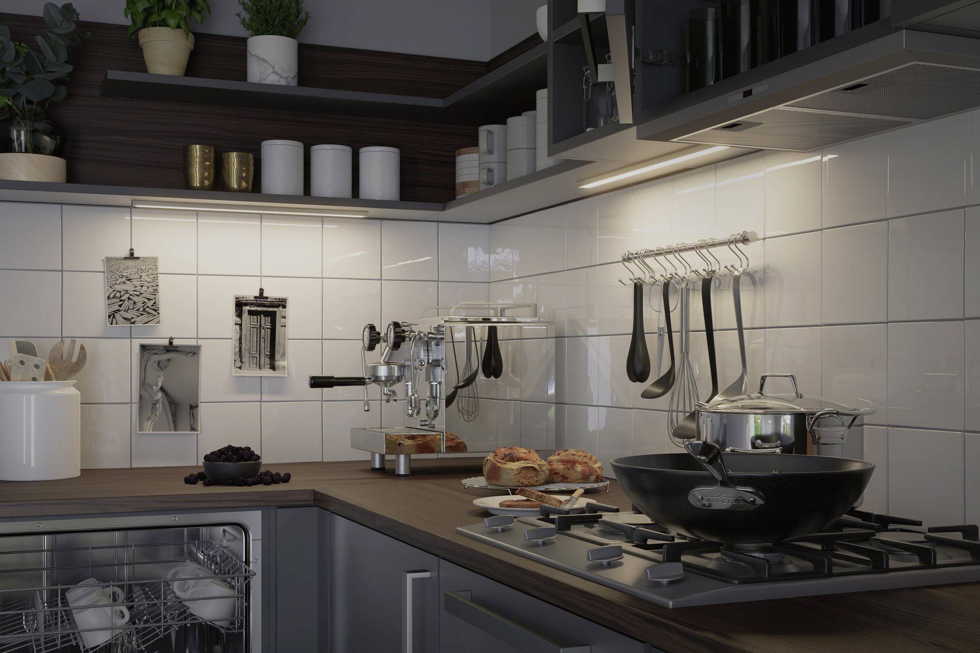 Nowoczesna kuchnia z kuchenką, garnkami i sztućcami. Na ścianie w tle wiszą przybory kuchenne. Na kuchence stoją garnki, obok leżą wypieki.