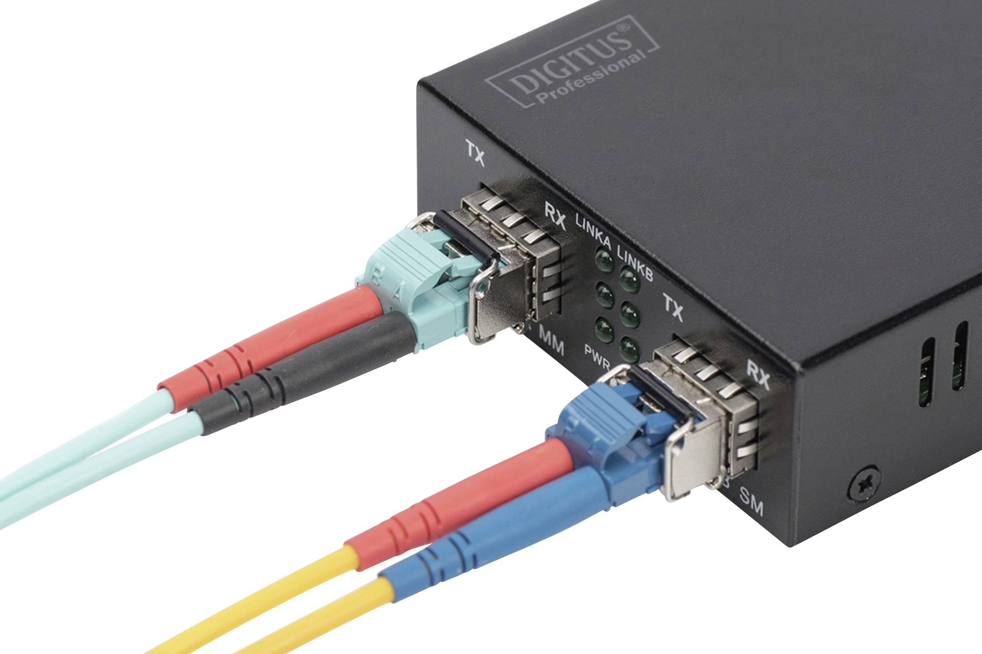 Konwerter mediów światłowodowych z podłączonymi kablami. Wskaźniki LED sygnalizują stan połączenia dla TX i RX.