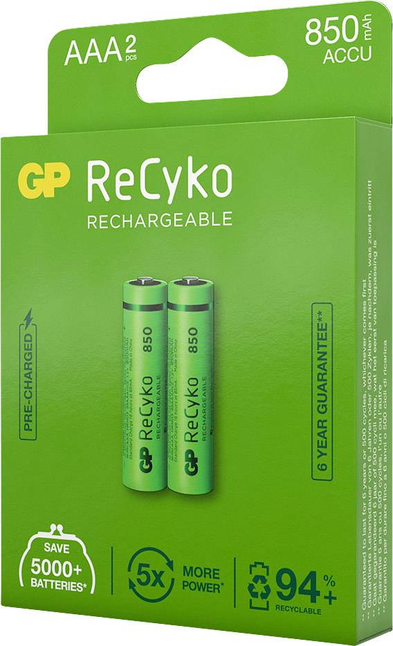 Zielona opakowanie z dwoma akumulatorkami AAA marki 'GP ReCyko'. Pojemność: 850 mAh, 6 lat gwarancji, 94% nadających się do recyklingu.