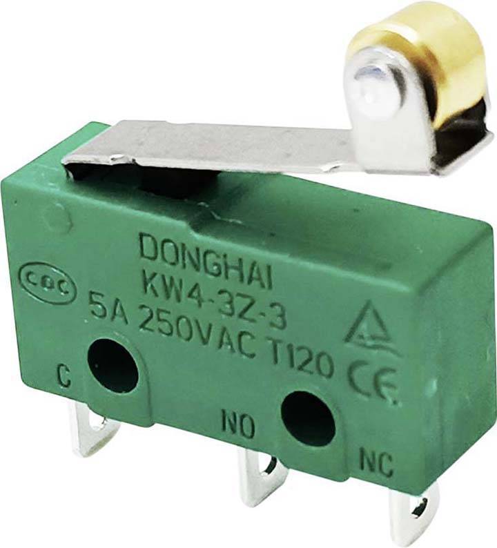 Zielony mikroswitch z mechanizmem dźwigniowym, odpowiedni dla 5A, 250VAC. Oznaczony napisem 'DONGHAI KW4-3Z-3'.