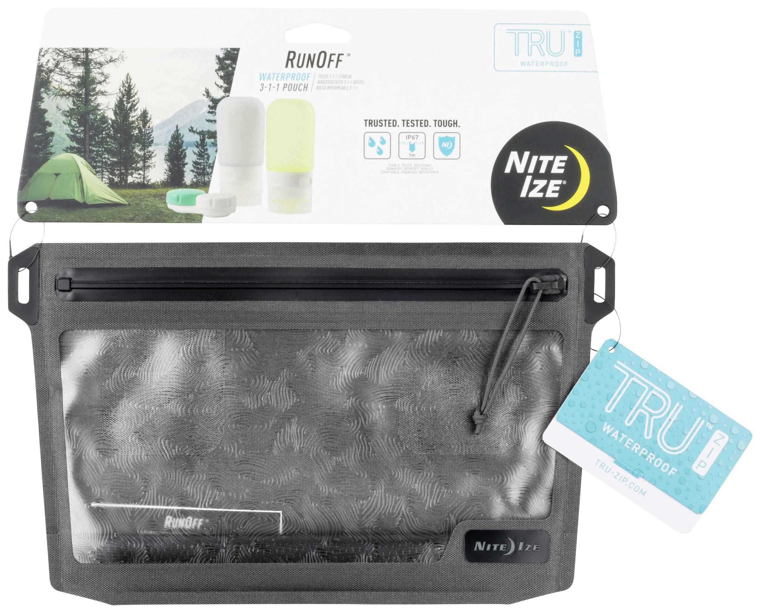 Wodoodporna, szara torba o nazwie 'RunOff' firmy Nite Ize jest przedstawiona. Na opakowaniu widoczne są dozowniki podróżne i drzewa w tle.