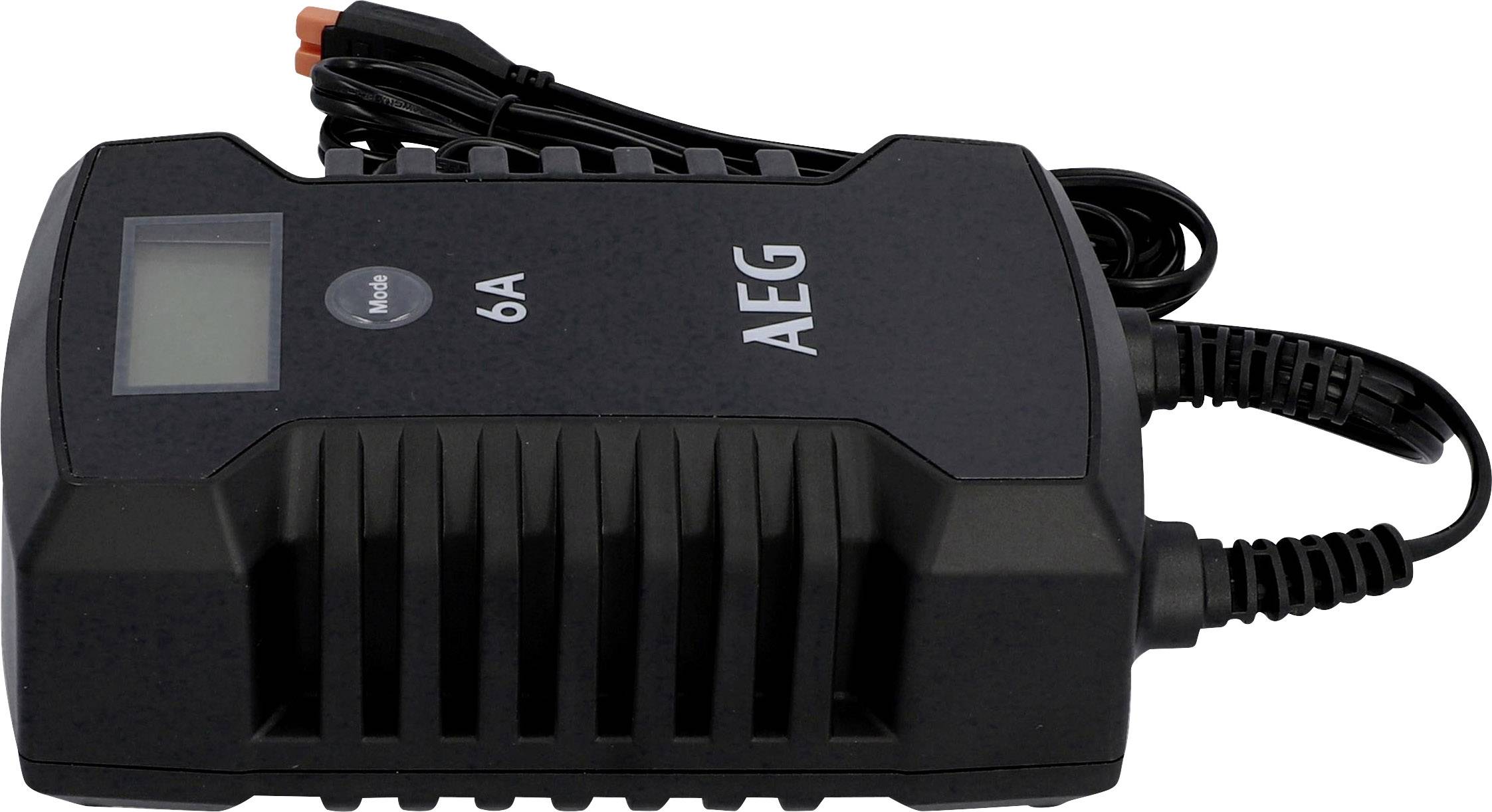 Przenośna ładowarka akumulatorów AEG z wyświetlaczem LCD, o pojemności 6A, przystosowana do ładowania akumulatorów samochodowych i motocyklowych.
