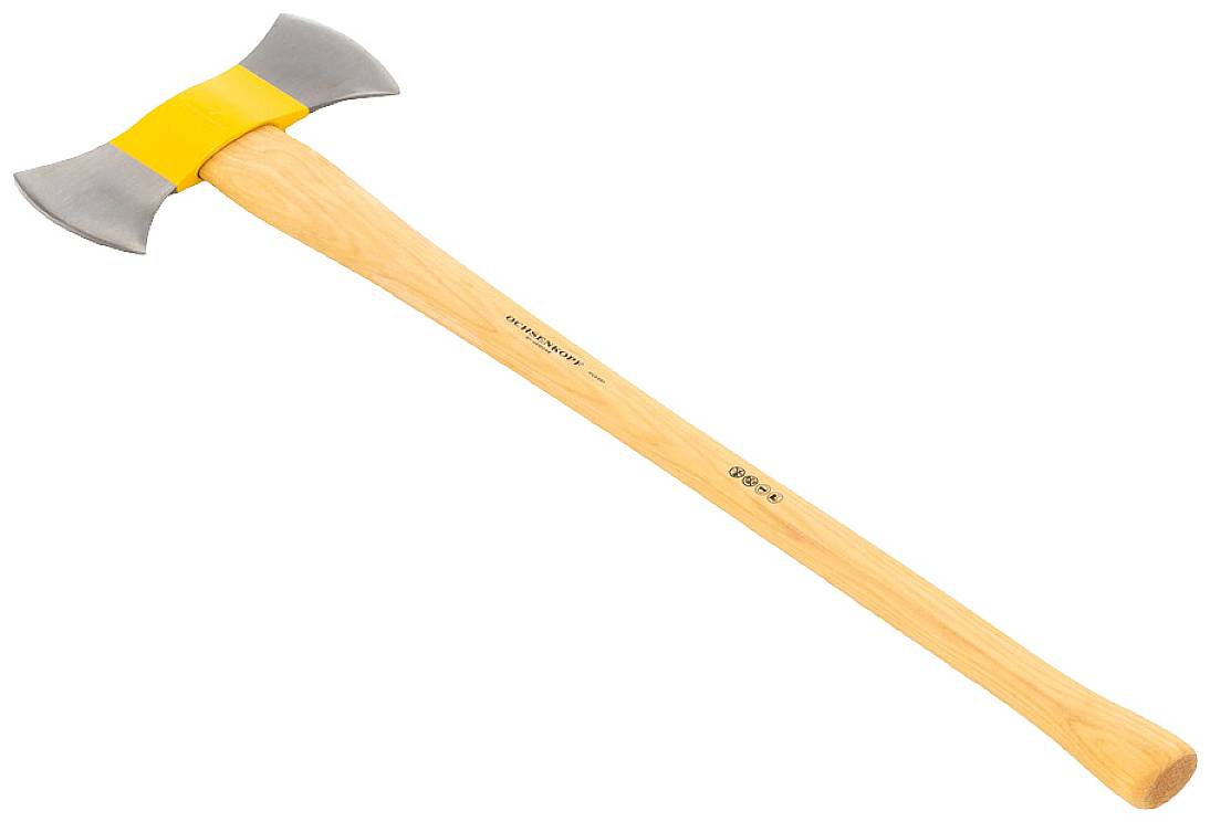 Podwójny topór z żółtą metalową głowicą i długim drewnianym uchwytem, ułożony na skos.
