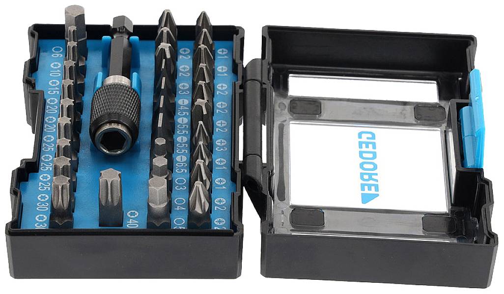 Otwarty zestaw wysokiej jakości grotów i uchwytu w czarnej plastikowej walizce z niebieską wkładką, markowy 'GEDORE'.