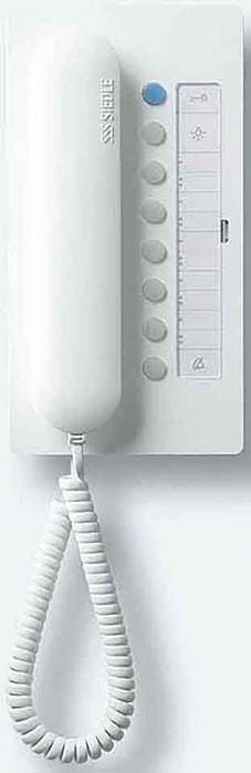 Biały telefon ścienny z słuchawką i kilkoma przyciskami. W prawym górnym rogu niebieski przycisk; poniżej pionowy suwak.