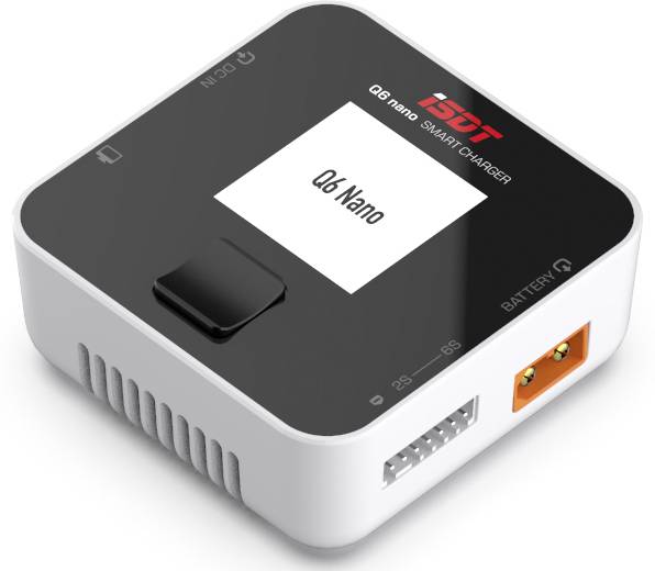 Ładowarka ISDT Q6 Nano Smart Charger z cyfrowym wyświetlaczem i złączami do podłączenia baterii i ładowarki.