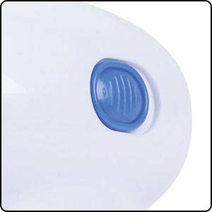 Zbliżenie niebieskiego plastikowego kołka na białej powierzchni, prawdopodobnie będącego częścią urządzenia lub narzędzia.