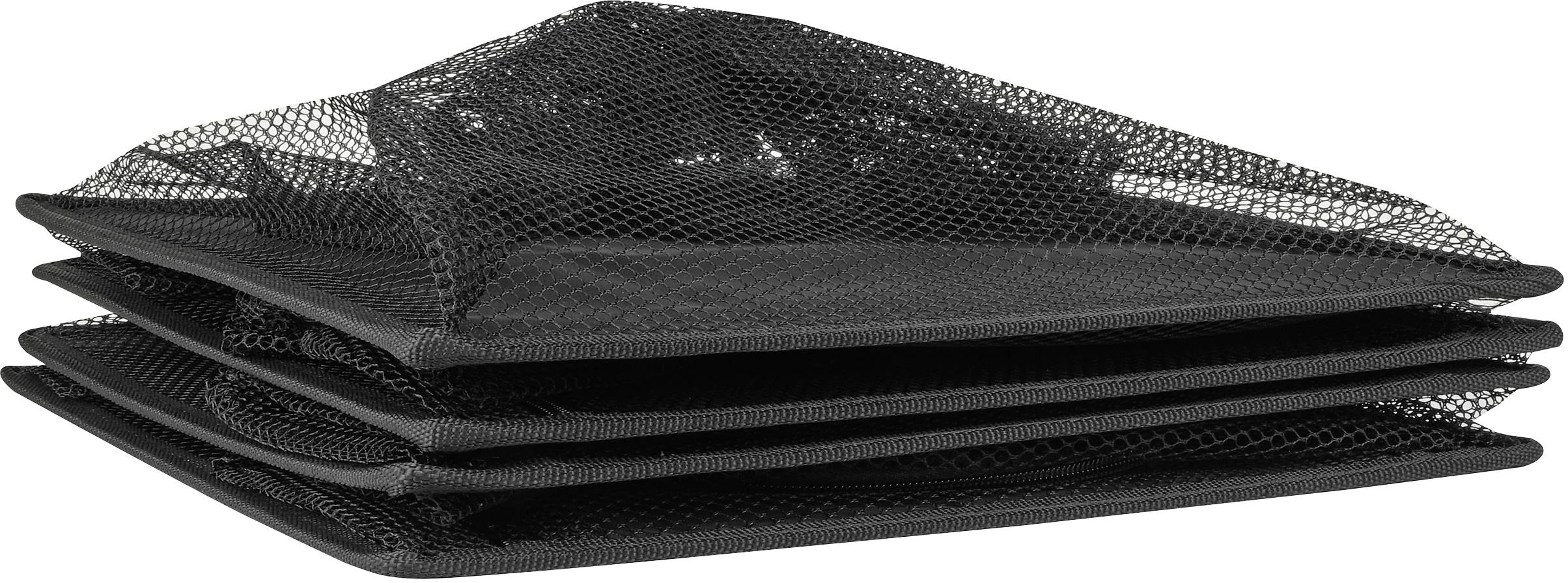 Czarny kosz sieciowy ułożony w kilku warstwach jedna na drugiej, prezentowany na białej powierzchni.