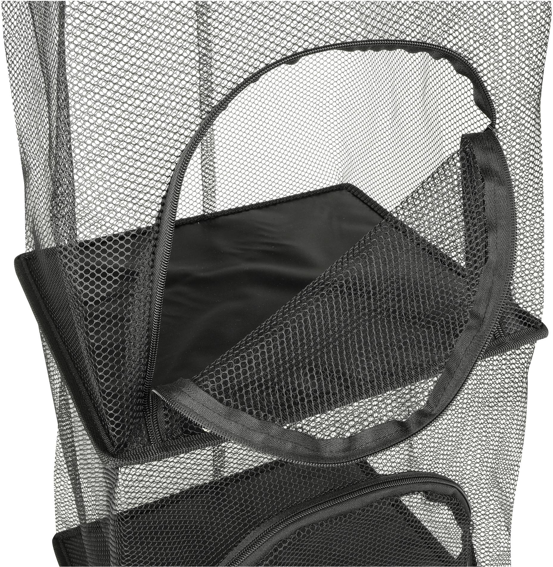 Czarna, sieciowa półka regałowa z wieloma otwartymi przegródkami do przechowywania. Idealna do organizacji odzieży lub akcesoriów.