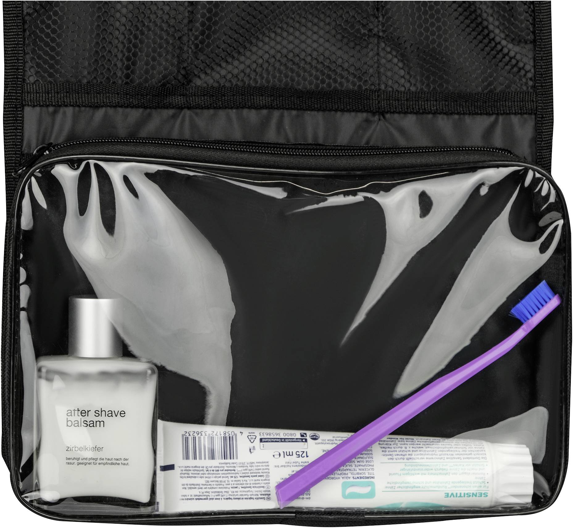 Butelka balsamu po goleniu, tubka pasty do zębów i fioletowa szczoteczka do zębów w przezroczystej kosmetyczce.