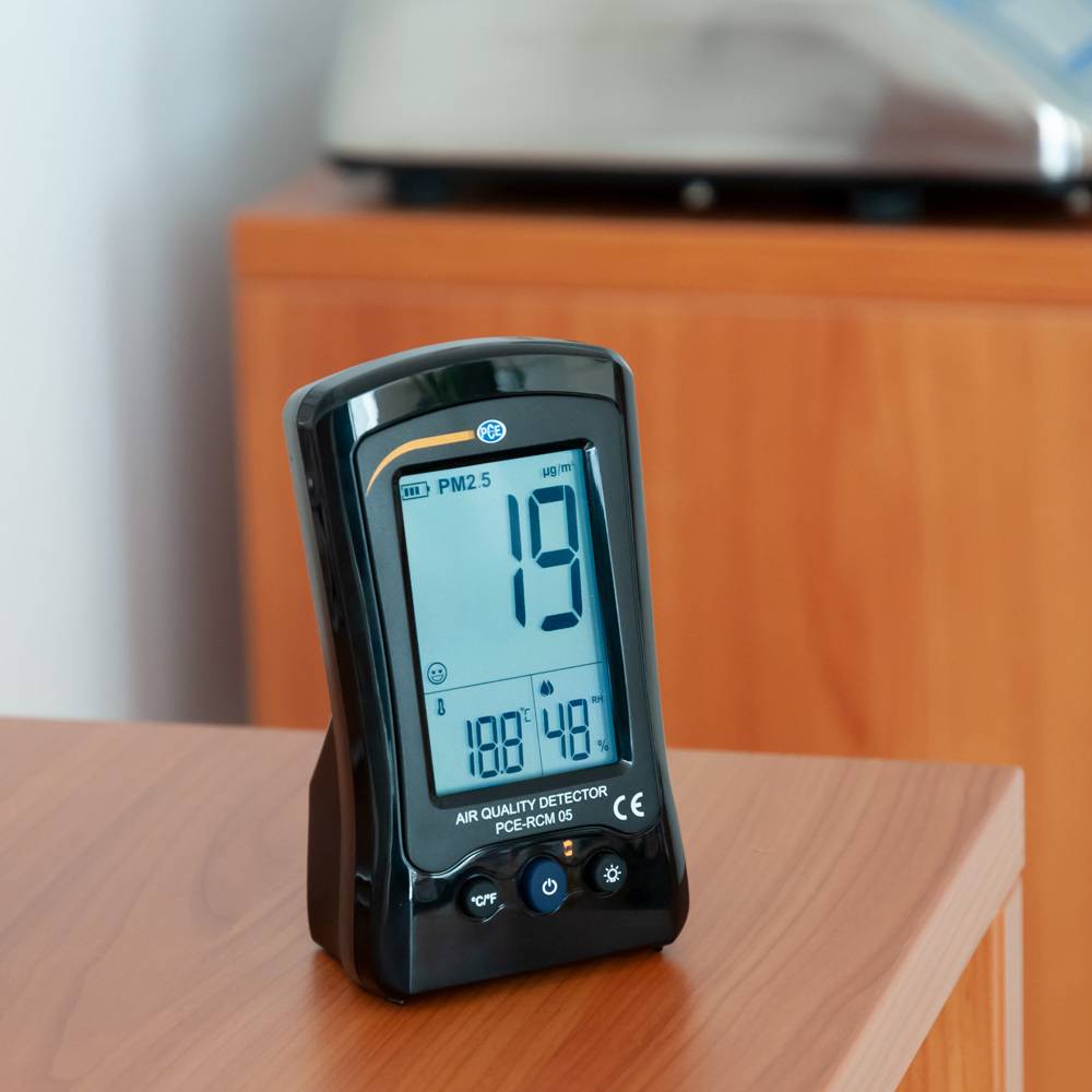 Вимірювач частинок PCE Instruments з функцією вимірювання вологості, температури, дрібного пилу, температури частинок повітря, USB