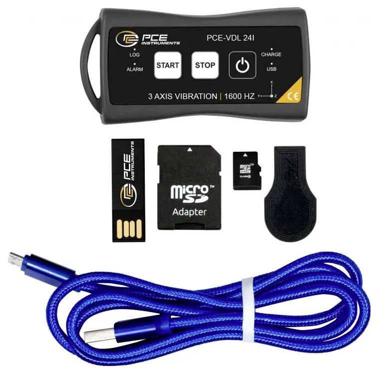 Zestaw rejestratora danych wibracji PCE-VDL 24I z wyświetlaczem, kabel micro-USB, karta micro SD, adapter SD i czytnik kart USB.