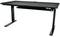 Czarny biurko z regulowaną wysokością, o prostokątnym kształcie, stabilne na metalowych nogach. Idealny do biura lub pracy zdalnej w domu.