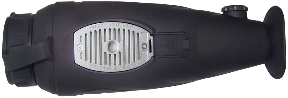 Przenośne urządzenie noktowizyjne o ergonomicznej budowie, przeznaczone do użycia w warunkach słabego oświetlenia lub ciemności.